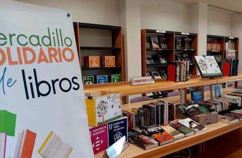 Mercadillo Solidario navideño de libros de la Biblioteca de la EPS