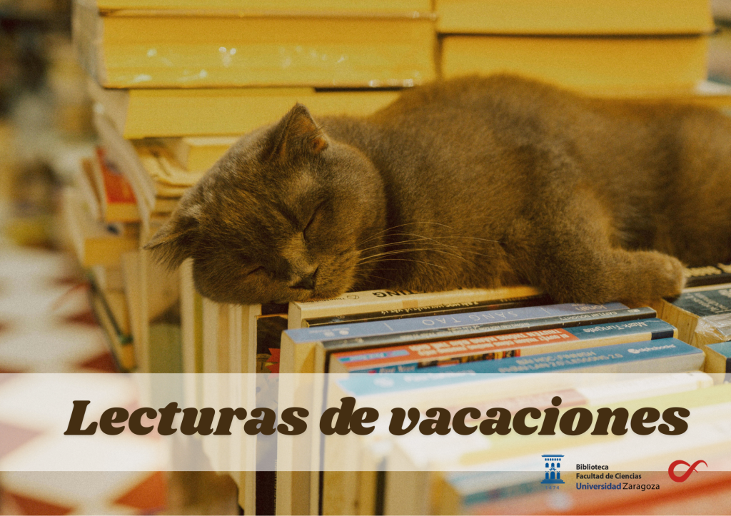 Un gato dormido sobre una pila de libros