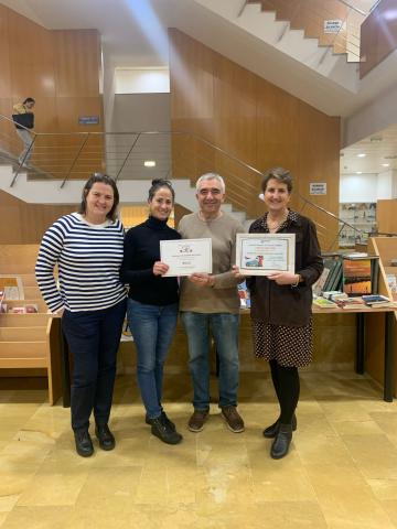 La Biblioteca de Humanidades María Moliner hace entrega a la Asociación Huauquipura “Entre Hermanos” de la recaudación del rastrillo solidario