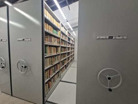 Los nuevos depósitos en la Biblioteca de la Facultad de Empresa y Gestión Pública para el curso 2025-2026